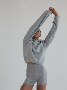 bluza-z-kapturem-cropped-SMOOTH-COTTON-grey_5.jpg