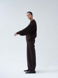 Sweter MUUV.  Conscious Stories Dark Choco