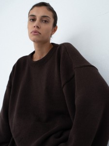 Sweter MUUV.  Conscious Stories Dark Choco