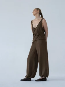Spodnie MUUV. Jogger Due Dark Choco