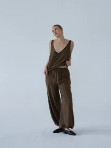 Spodnie MUUV. Jogger Due Dark Choco