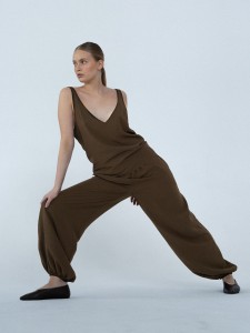 Spodnie MUUV. Jogger Due Dark Choco