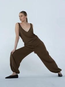 Spodnie MUUV. Jogger Due Dark Choco