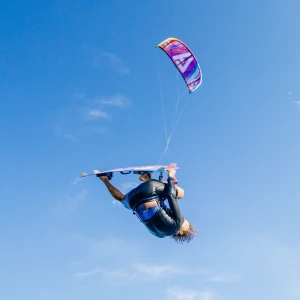 Harlem_Thrive_V2_big_air_action.png