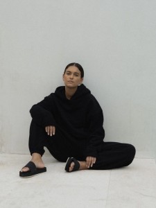 Bluza MUUV.  Cropped Smooth Cotton Black